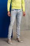 Cast Iron Jean Riser Gris Clair Lavé Brillant Model / Voorkant