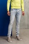 Cast Iron Riser Jeans Light Grey Bright Wash Model / Voorkant