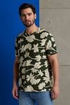 Cast Iron T Shirt Flowers Dark Green Model / Voorkant