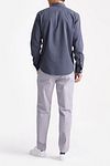 King Essentials The Tommy Shirt Anthracite Model / Achterkant
