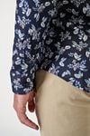 DESOTO Hemd Druck Denim Blooming Navy Model / Detail