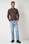 Desoto Shirt Print Raw Umber Jungle Brown Model / Voorkant