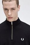 Fred Perry Half Zip Trui Zwart Model / Detail