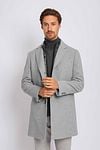 Suitable Coat Wool Twill Grey Model / Voorkant with Folkert