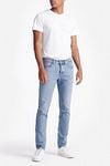 King Essentials The Jason Jeans Lichtblauw Model / Voorkant