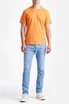 King Essentials The Steve T-Shirt Oranje Model / Voorkant