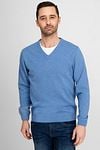 Suitable Lammwolle Pullover V-Ausschnitt Blau Model / Voorkant mit Emiel