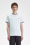 Fred Perry T-Shirt M1588 Lichtblauw V08 Model / Voorkant