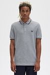 Fred Perry Polo M3600 Mid Grau Model / Voorkant