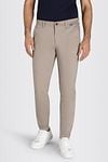 Mac Chino Griffin Greige Model / Voorkant