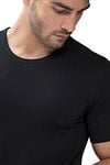 Mey Dry Cotton O-Ausschnitt T-Shirt Schwarz Model / Detail