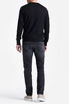 King Essentials The George Sweater Noir Model / Achterkant