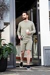 Suitable Respect Luke Sweatpants Taupe Model / Voorkant