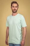 Suitable Respect T-shirt Jim Lichtgroen Model / Voorkant met Emiel