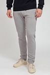 Suitable Respect Louk Sweatpants Gray Model / Voorkant with Emiel