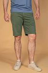 Suitable Barry Short Green Model / Voorkant with Emiel