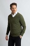 Steppin' Out Pullover Cotton Cashmere V-Neck Olive Green Model / Voorkant