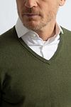 Steppin' Out Pullover Cotton Cashmere V-Neck Olive Green Model / Detail