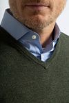 Steppin' Out Pullover V-Neck Merino Wool Olive Green Model / Detail