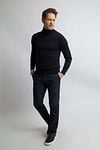 Steppin' Out Rollneck Pullover Cotton Cashmere Navy Model / Voorkant