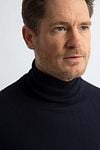 Steppin' Out Rollneck Pullover Cotton Cashmere Navy Model / Detail