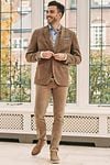 Suitable Chino Plato Corduroy Beige Model / Sfeerbeeld