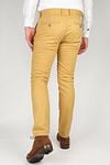 Suitable Chino Sartre Oker Model / Achterkant