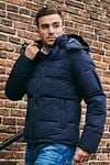 Suitable Sea Jacket Dark Navy Model / Voorkant with Bram