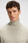 BOSS Rollkragenpullover Akiro Beige Model / Detail