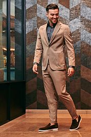 Suitable Travel Tech Costume Beige
