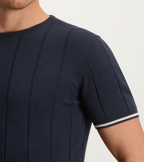 State Of Art Knitted T-Shirt Navy Model / Detail