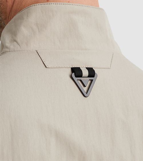 Vanguard Jacke Racechase Beige Model / Detail