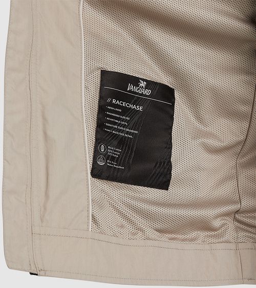 Vanguard Jacke Racechase Beige Model / Detail