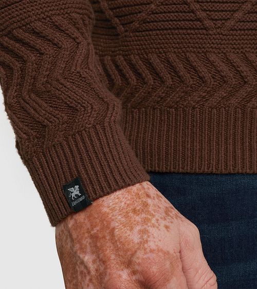Vanguard Knitted Turtleneck Brown Model / Detail