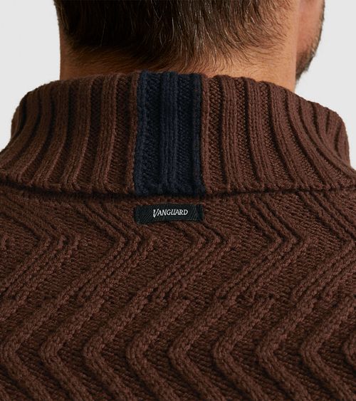 Vanguard Knitted Turtleneck Brown Model / Detail