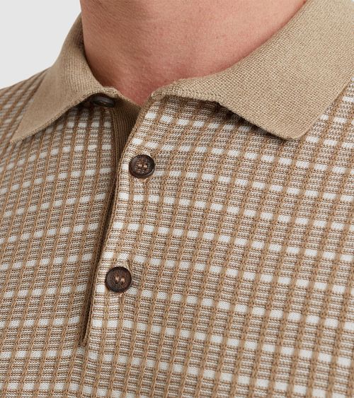 Vanguard Polo Knitted Checks Beige Model / Detail