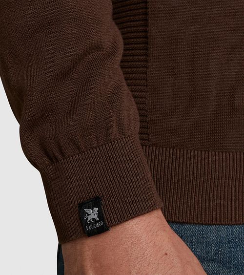Vanguard Pullover Brown Model / Detail
