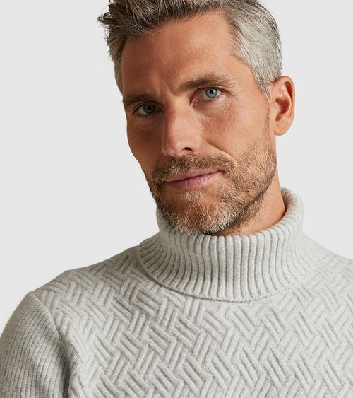 Vanguard Pullover Half Zip Structure Ecru Model / Detail