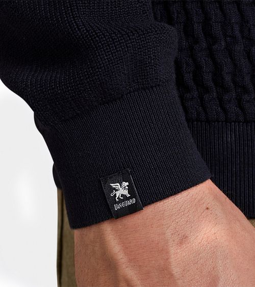 Vanguard Pullover Structure Navy Model / Detail