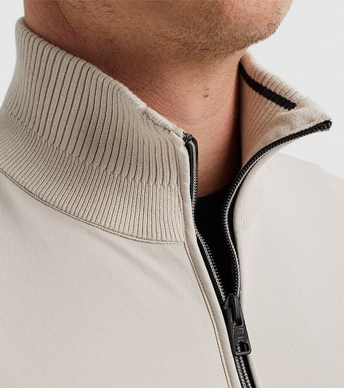 Vanguard Strickjacke Modal Ecru Model / Detail