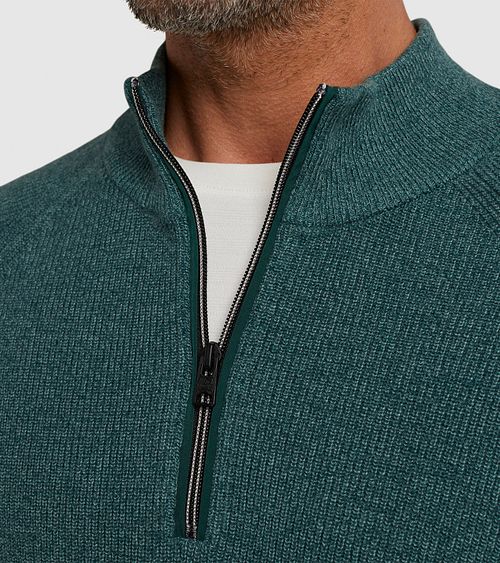 Vanguard Pullover Half Zip Green Model / Detail