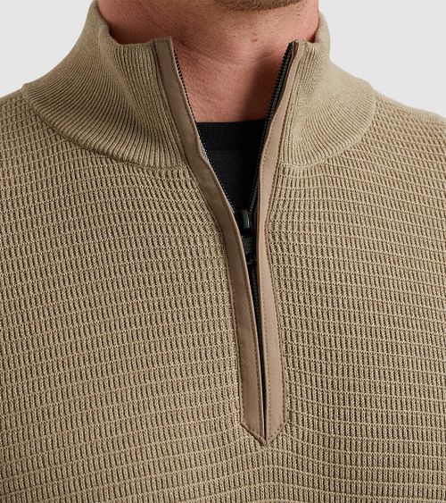 Vanguard Pullover Half Zip Beige Model / Detail