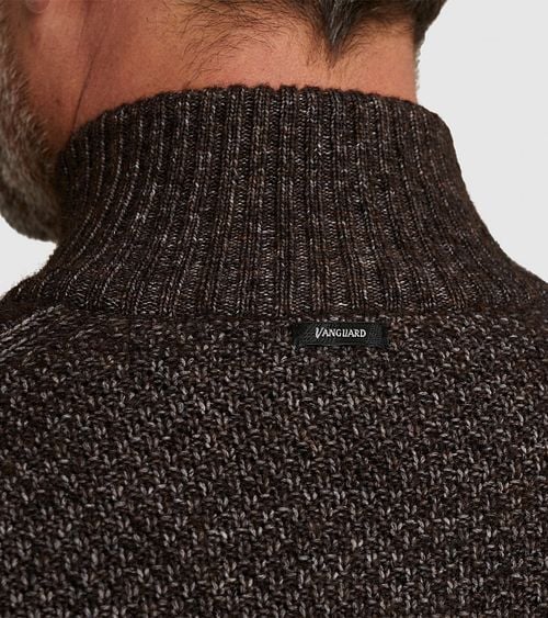 Vanguard Trui Half Zip Wol Bruin Model / Detail