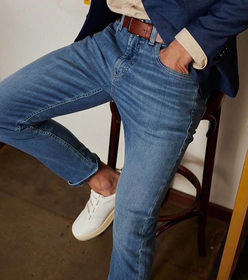 MAC Jeans Arne Pipe Lichtblauw Model / Sfeerbeeld