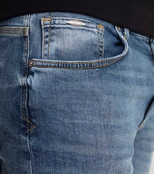 Model / Detail