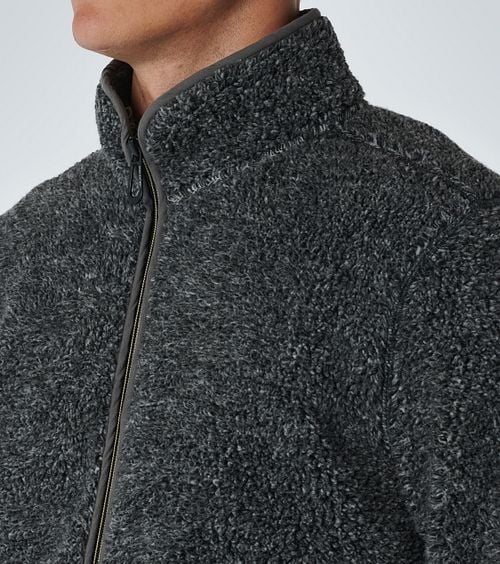 No Excess Vest Donkergrijs Model / Detail