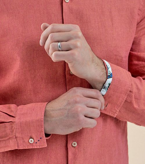 R2 Linen Shirt Orange Model / Detail