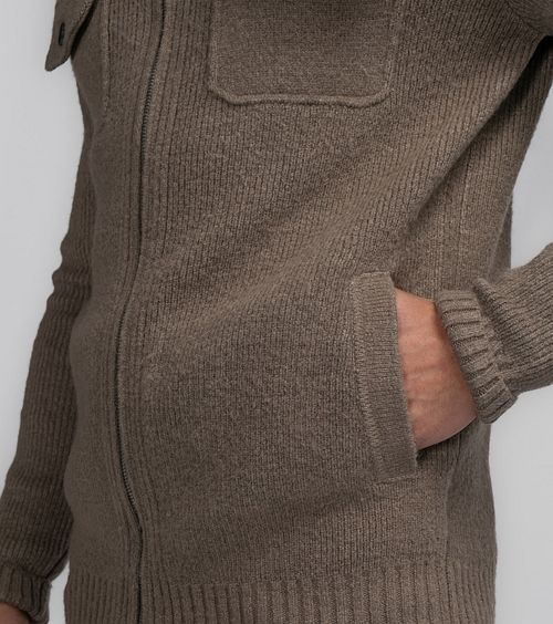 Petrol Cardigan Sitka Taupe Model / Detail