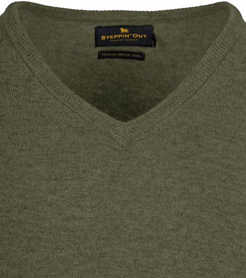 Steppin' Out Pullover Col-V Laine Merino Vert Olive Product / Detail