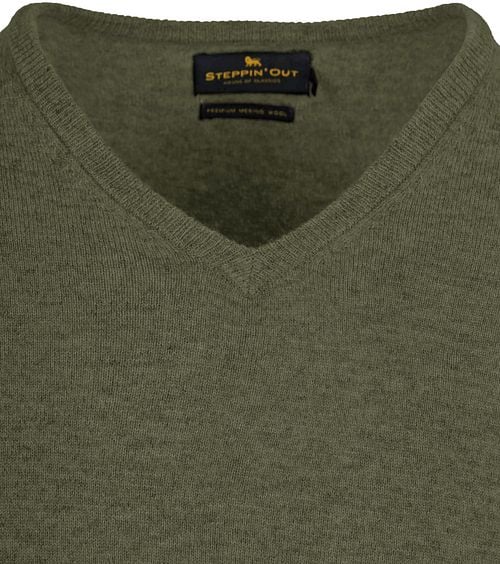 Steppin' Out Pullover V-Neck Merino Wool Olive Green Product / Detail